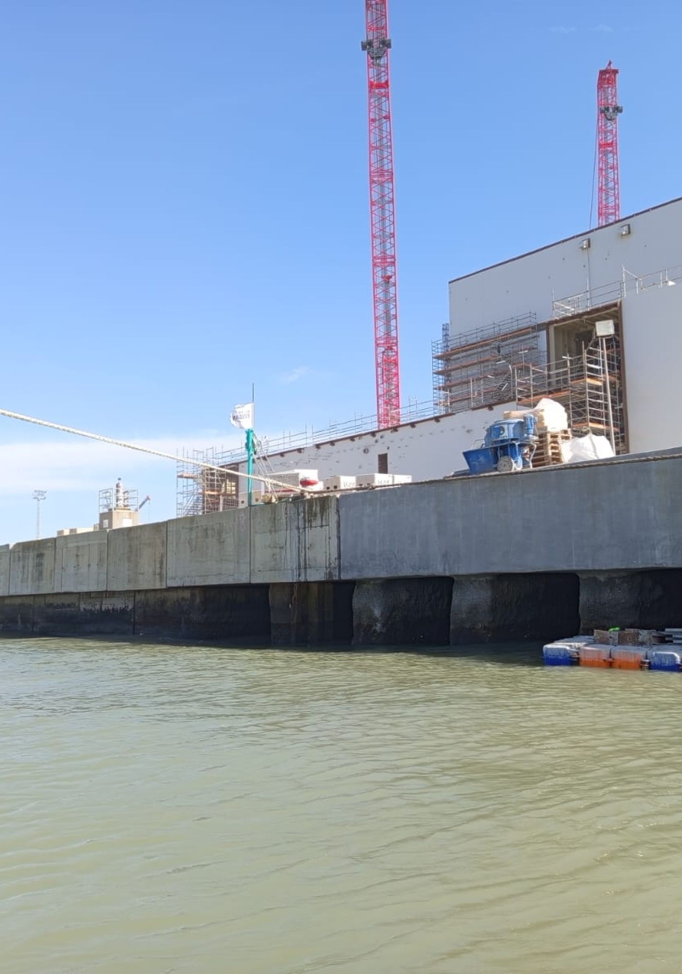 Inicio 23 Reparación estructural de la viga cantil del Muelle Central Offshore de La Cabezuela