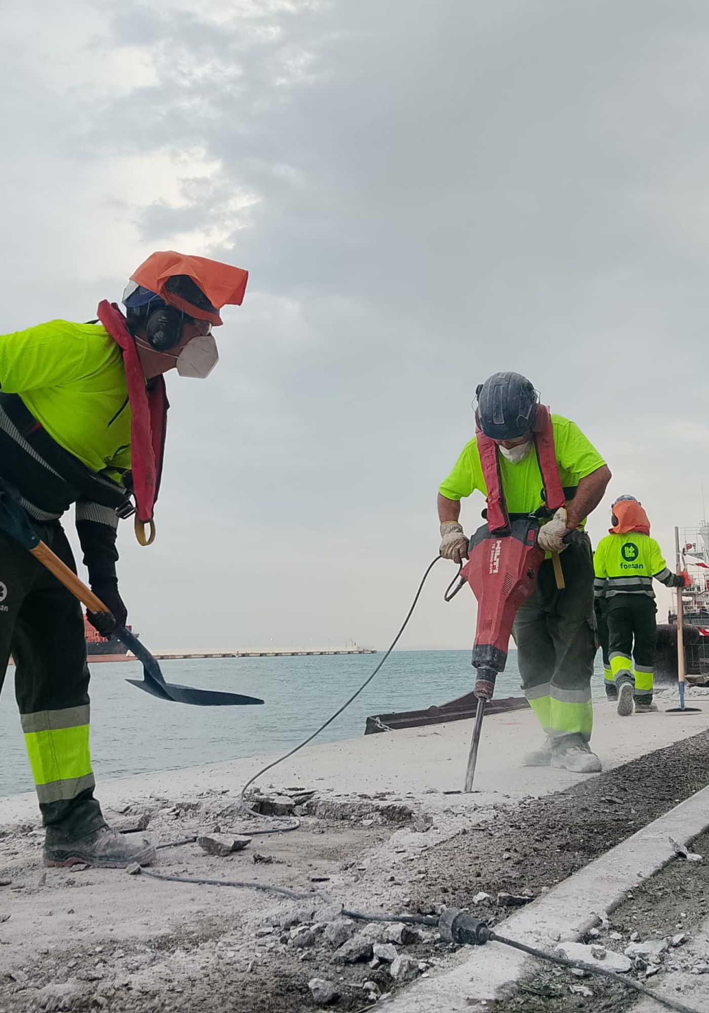 Inicio 22 Reparación del cantil del Muelle Este de Isla Verde Exterior