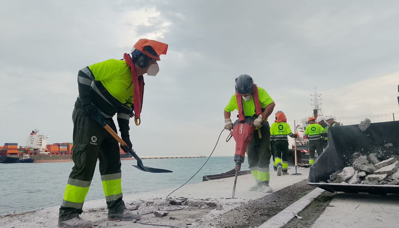 Inicio 16 Reparación del cantil del Muelle Este de Isla Verde Exterior
