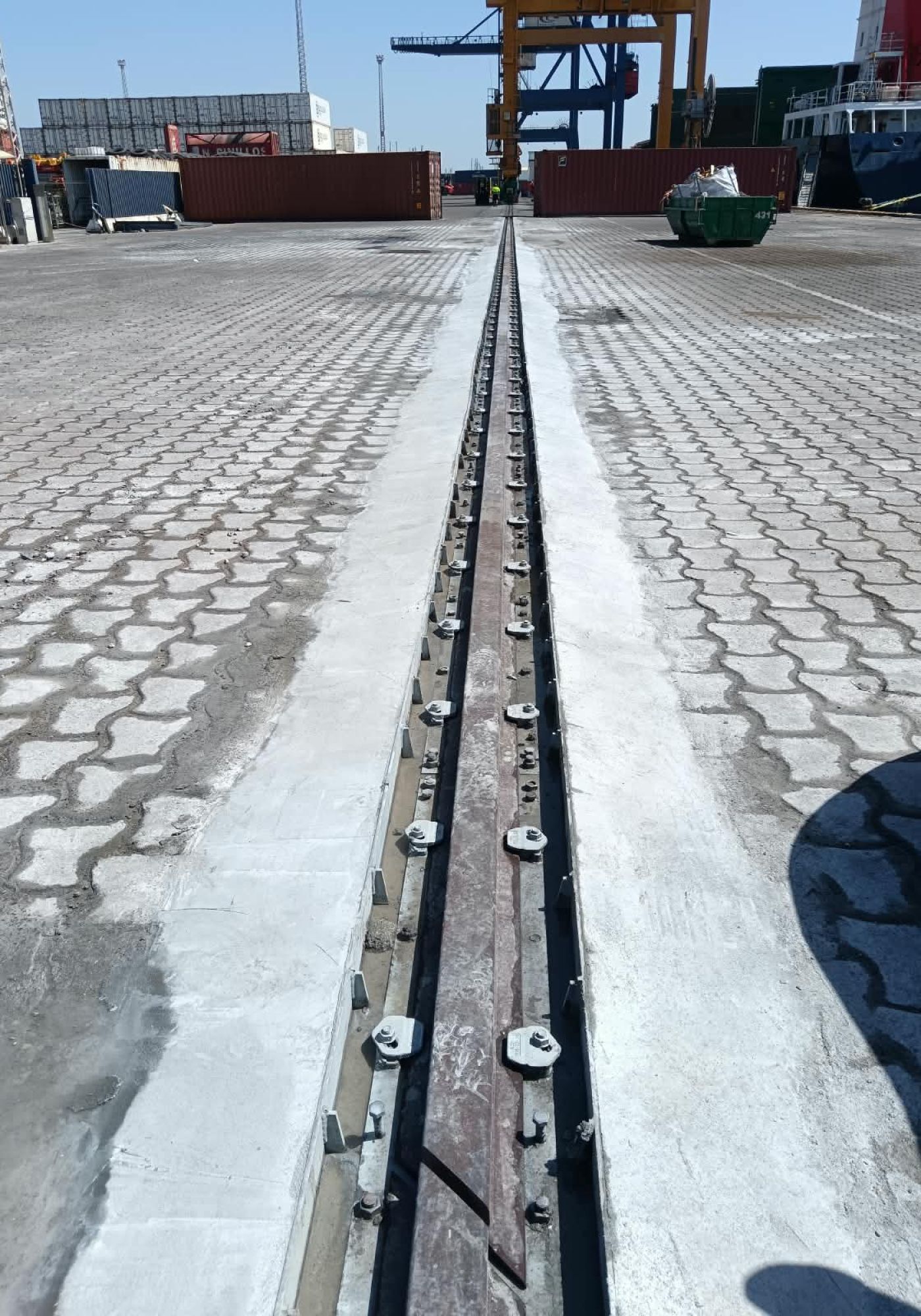 Inicio 19 Terminal de contenedores del muelle Reina Sofía